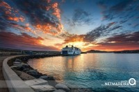 Navio Lobo Marinho ao Por do Sol