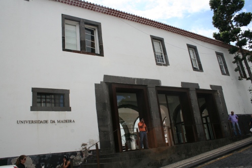Tertúlia dedicada ao tema “Instrução e Educação – a sociedade do ecrã”