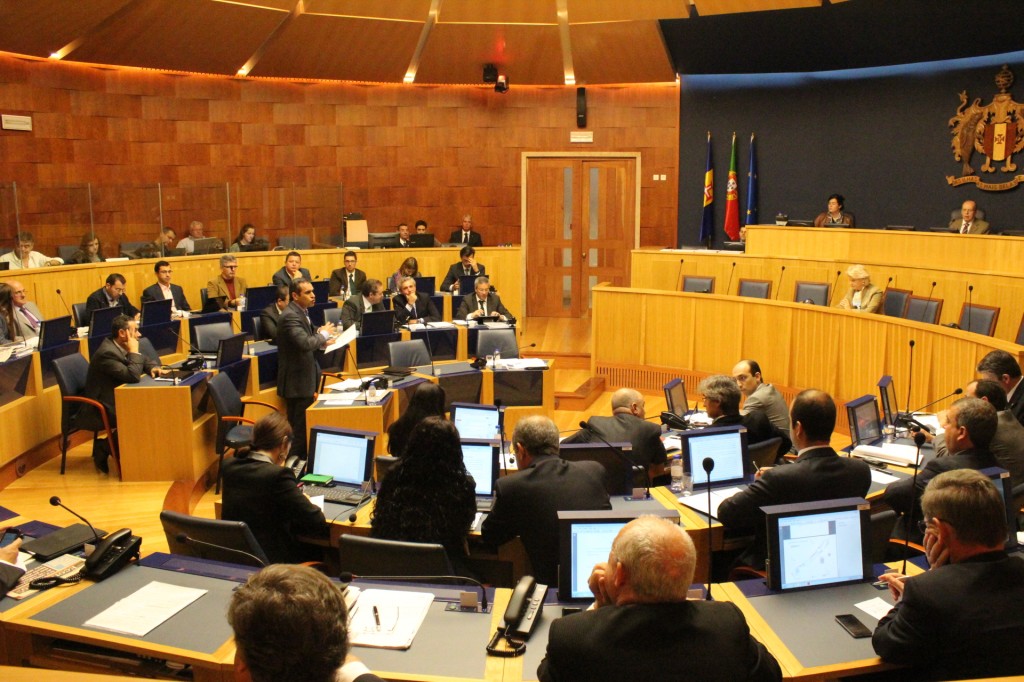 Parlamento aprova voto de louvor a Marco Ferreira