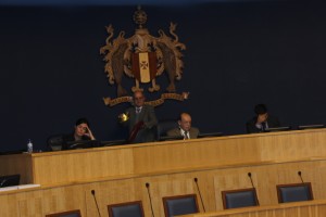 Coelho oferece coroa a Miguel Medonça