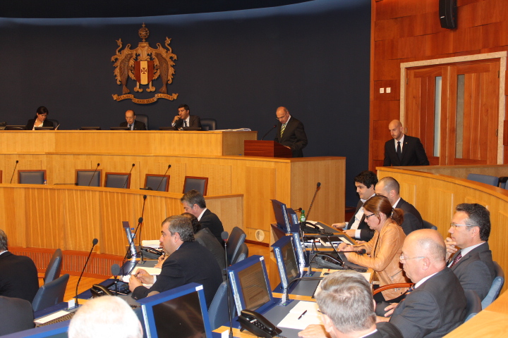Garcês “finta” perguntas dos deputados