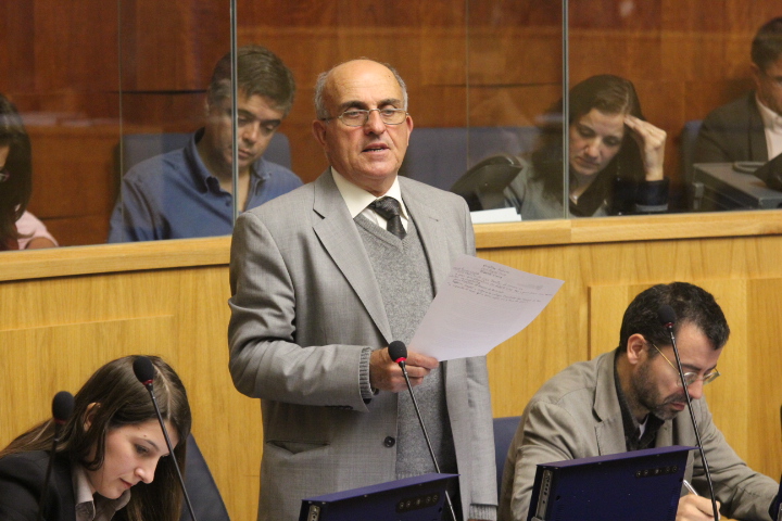 Parlamentares criticam tratamento diferenciado na comunicação social