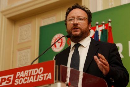 PS evoca Revolução dos Cravos