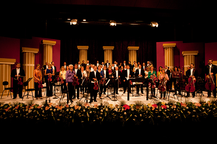Teatro Municipal esgotado  na abertura do Festival de Música