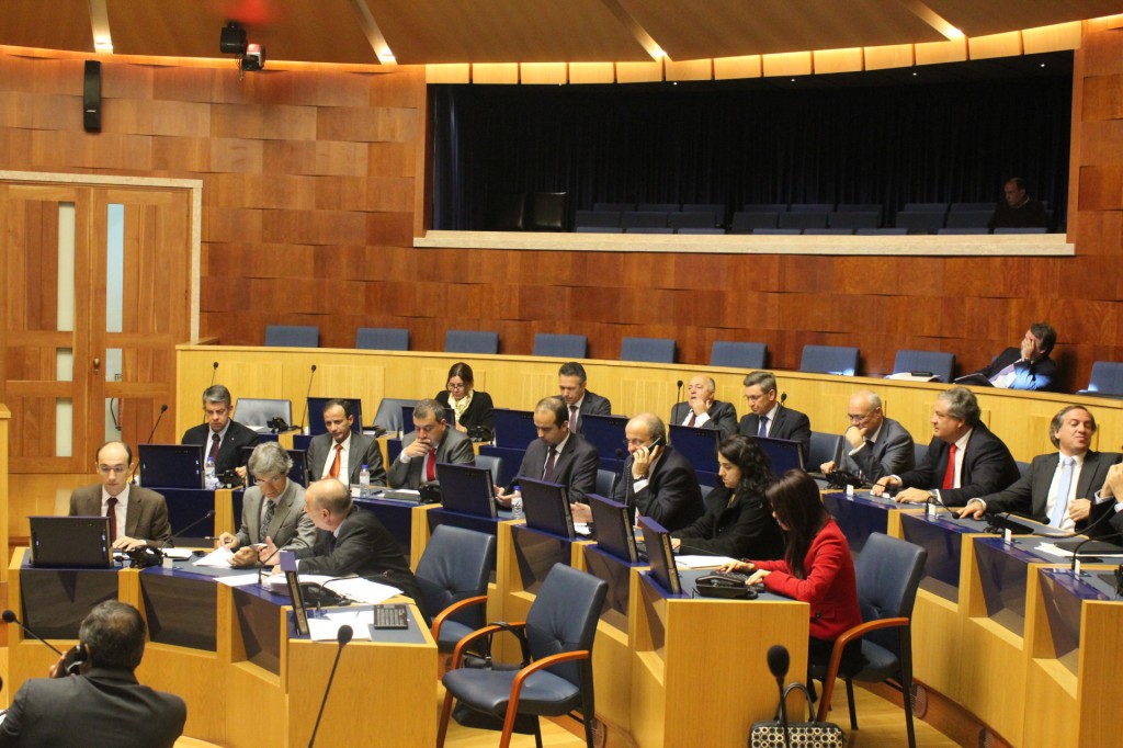 Há radicalismo a mais no Parlamento