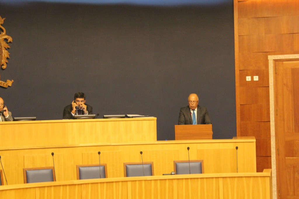 Tribunal Constitucional está “extremamente politizado”