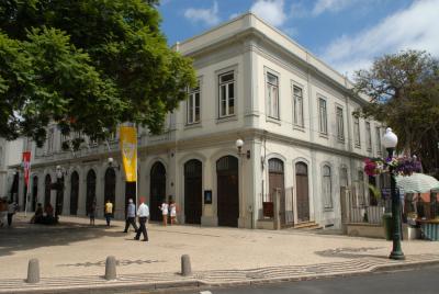 Artesãos expõem no Teatro Municipal Baltazar Dias
