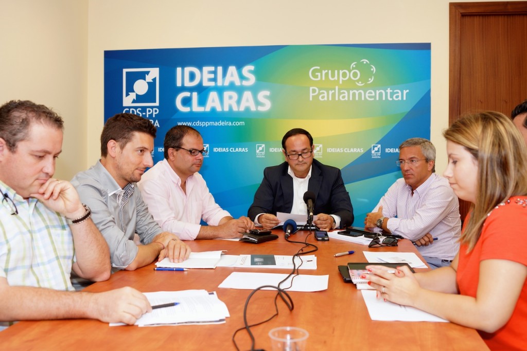 CDS faz “balanço negativo” ao ano parlamentar
