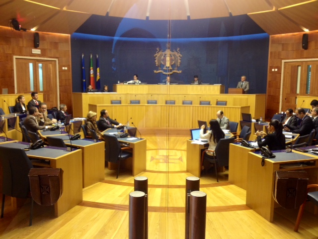 PSD critica “encenações” da oposição