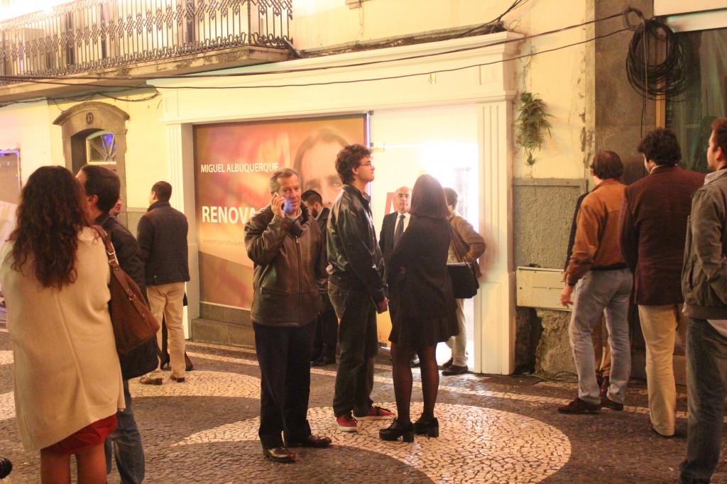 Ambiente calmo nas sedes de campanha