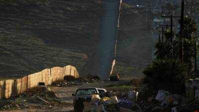 100 migrantes detidos a tentar entrar ilegalmente nos EUA