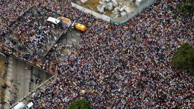 15 fotografias mostram milhares pró e contra regime nas ruas de Caracas