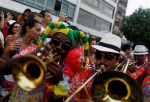 Ensaios de rua animam o Rio de Janeiro a duas semanas do Carnaval