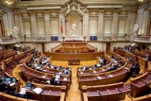 Lei de Finanças das Regiões Autónomas de regresso ao parlamento
