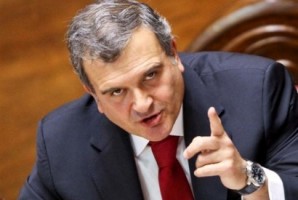 Relvas no debate das Finanças Regionais