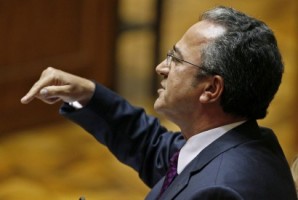 Ricardo Rodrigues avisa que Relvas não tutela autonomias