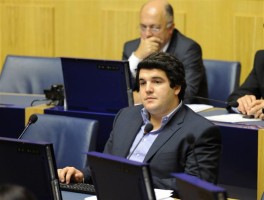 Ex-líder da JSD julgado amanhã por injúrias