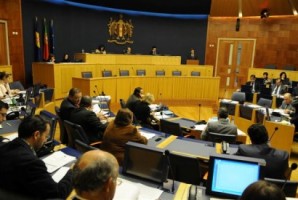 Parlamento com emissão online desligada