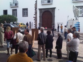 Guerra de manifestações à porta da Assembleia