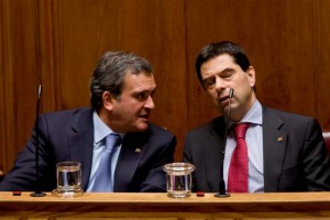 Maioria PSD/CDS-PP reúne-se hoje com Vítor Gaspar e Miguel Relvas
