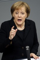 Merkel diz que o Chipre deve negociar só com a troika