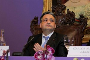 Paulo Macedo afirma que não está em cima da mesa assumir a pasta das Finanças