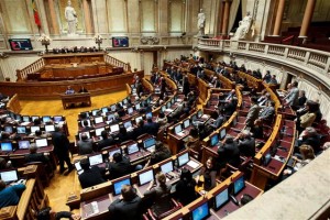 Debate quinzenal com medidas estruturais e estratégia de crescimento e emprego na agenda