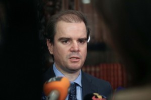 Governo nega estar a ponderar novo imposto extraordinário no Natal