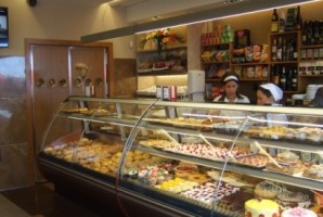 Inaugura nova pastelaria e anuncia novos investimentos