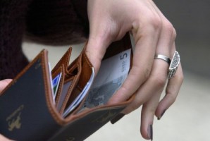 Governo reduz para 9 mil euros despesas que permitem deduzir 250 euros no IRS