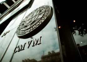 CMVM proíbe vendas de acções do Banif, BES, BCP e Sonae Indústria