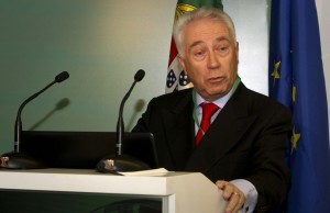 Portugal precisa de programa de acompanhamento que garanta dívida e défice sustentáveis