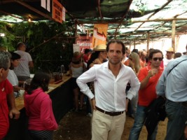 Miguel Albuquerque faz ronda às barracas na Festa do PSD-Madeira