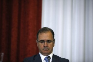 Ministro da Economia quer prudência sobre sinais de crescimento económico