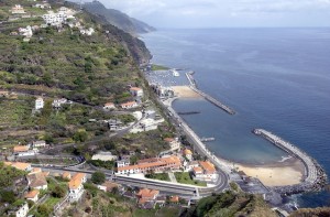 Candidato do PSD em viatura de transporte de eleitores na Calheta