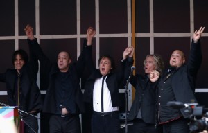 Paul McCartney deu concerto surpresa em Nova Iorque