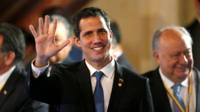 411 elementos das forças armadas e polícia desertam e juntam-se a Juan Guaidó