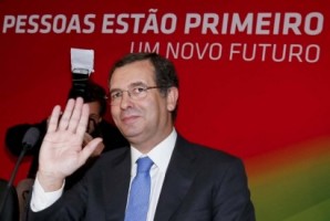 Seguro assiste à posse de Cafôfo no Funchal