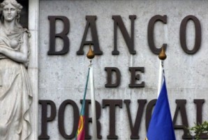 Mais empresas com menos negócios e menos trabalhadores