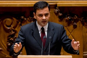 PS desafia maioria a aprovar propostas que fazem a diferença na vida dos portugueses