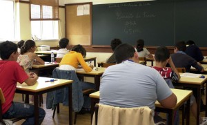 4 em cada 10 jovens sem dinheiro para estudar