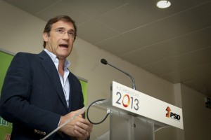 Passos Coelho responde a Jardim que só faz falta quem está