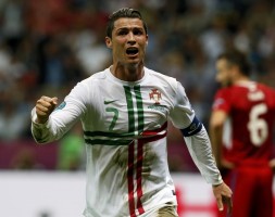 Medalha de Mérito para Cristiano Ronaldo votada no intervalo do plenário de quinta-feira