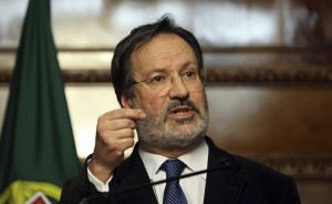 É preciso romper com obediência absoluta à linha troika mais troika