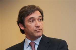 Passos diz que assinar manifesto pela reestruturação da dívida seria pôr em causa metas orçamentais