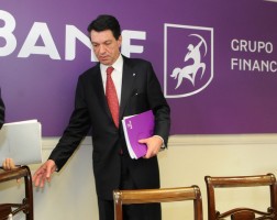 Banif diz que mais de 300 trabalhadores propuseram-se para sair  do banco com rescisões amigáveis