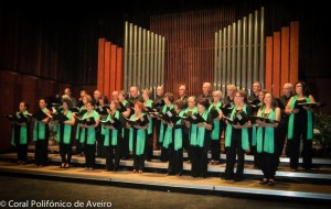 Actuação de dois coros na Casa da Cultura de Câmara de Lobos