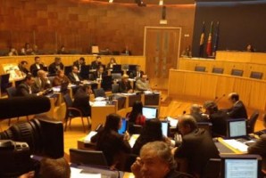 Assembleia vota levantamento de imunidade a deputados