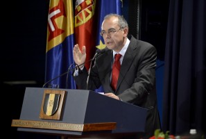 Funcionamento medíocre da democracia é a causa da crise