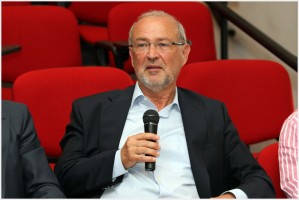 Instituições solidárias chamadas ao parlamento para tornar apoios transparentes